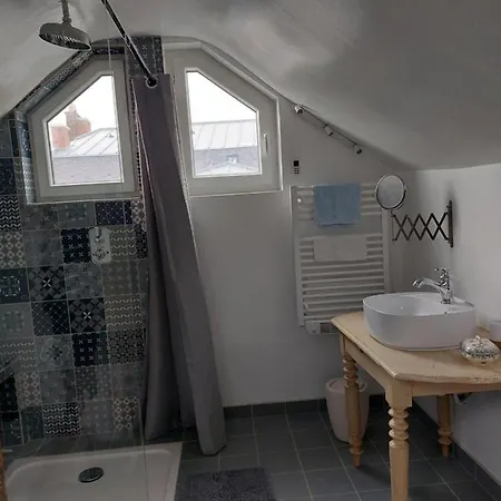 Maison Au Pied De La Cathedrale Centre Homestay *
